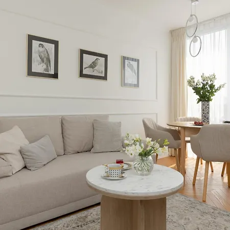 Senatorska By Renters Apartment