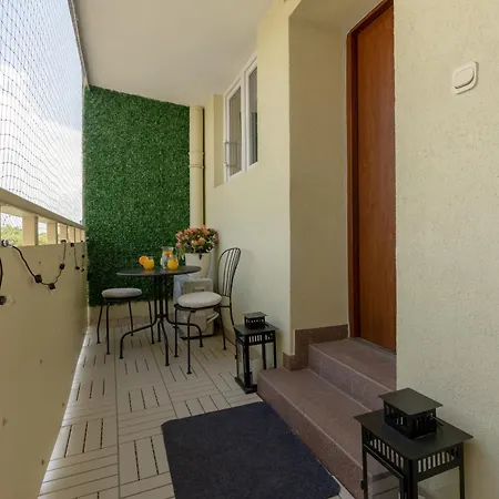 Senatorska By Renters Warszawa